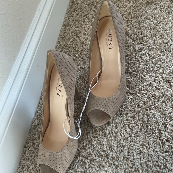 Brand New Guess Peep Toe Nude Heel - Picture 3 of 3